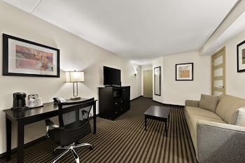 Suite, 1 Queen Bed, Non Smoking, Kitchenette (with Sofabed)