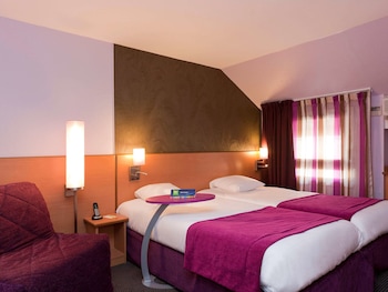 Suite (1 Double Bed and 1 Bunkable Sofa Bed)