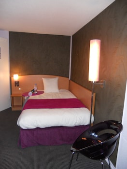 Suite (1 Double Bed and 1 Bunkable Sofa Bed)
