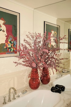 Suite (Amsterdam Fashion Week Suite)