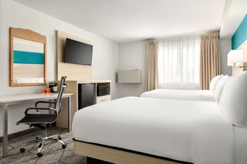Suite, Multiple Beds, Non Smoking, Kitchenette