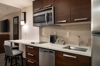 Studio, 1 King Bed (Hearing Accessible)