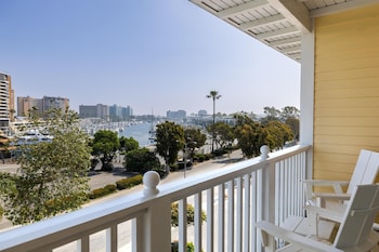 Room, 1 King Bed (Partial Marina View)