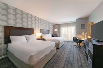Room, 2 Queen Beds, Accessible (Roll-In Shower)