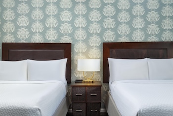 Room, 2 Queen Beds, Accessible (Roll-In Shower)