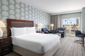 Room, 1 King Bed (Partial Marina View)