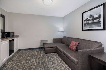 Studio Suite, 1 Queen Bed, Accessible, Non Smoking (Mobility/Hearing Impaired Accessible)