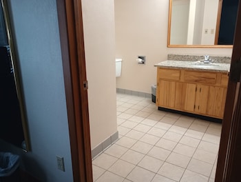 Room, 1 King Bed, Non Smoking (Hot Tub)