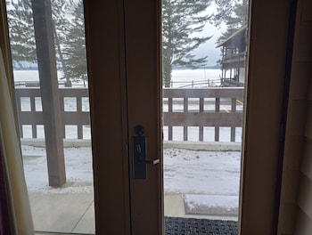 Room, Multiple Beds, Non Smoking, Lake View