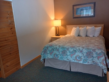 Room, Multiple Beds, Non Smoking, Lake View