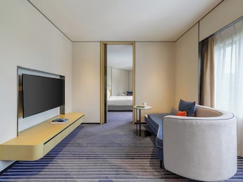 Junior Suite, 1 King Bed, Smoking, Kitchenette