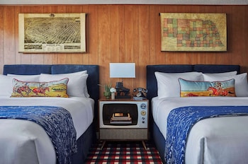 Room (Room, 2 Queen Beds, Stadium View)