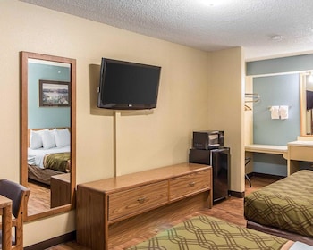 Room, 2 Queen Beds, Smoking