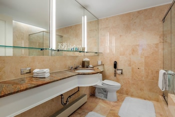 Suite, 1 King Bed (Manhattan)