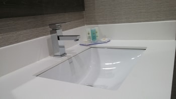 Standard Room, 1 Queen Bed with Sofa bed, Non Smoking - Upper Floor (2nd Floor) No Pets Allowed