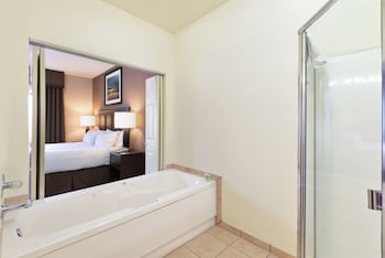 Standard Room, 1 King Bed (Walk-In Shower)