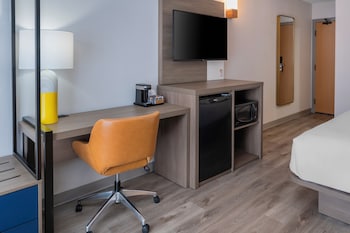 1 King Bed, Non Smoking, Ground Floor