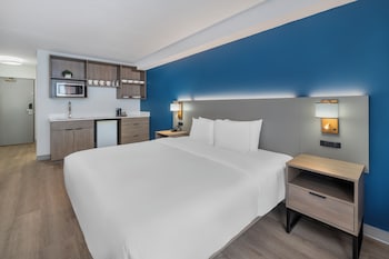 Suite, 1 King Bed, Non Smoking (Upgrade)