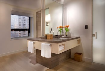 Suite, 2 Bedrooms, City View