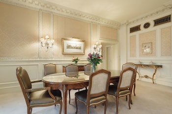 Suite, Connecting Rooms