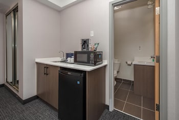 Premium Studio Suite, 1 King Bed, Jetted Tub (Coast Premium King Suite with Jetted Tub)
