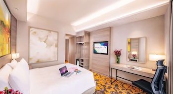 Club Room, 1 King Bed (Premier)