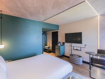 Executive Room, 1 Queen Bed with Sofa bed