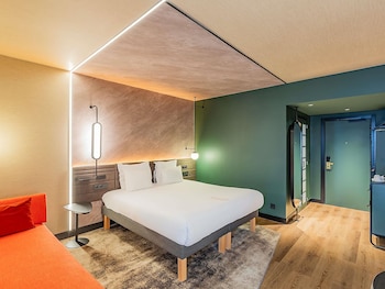 Executive Room, 1 Queen Bed with Sofa bed