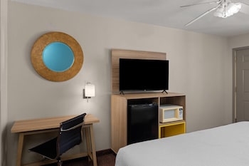 Room, 2 Queen Beds, Smoking