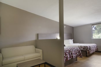 Suite, Non Smoking (2 Queen Beds & 1 Sofa Bed)