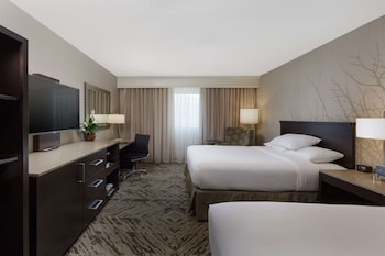 Room, 2 Queen Beds, Accessible (Roll-in Shower)