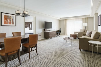 Suite (Parlor)