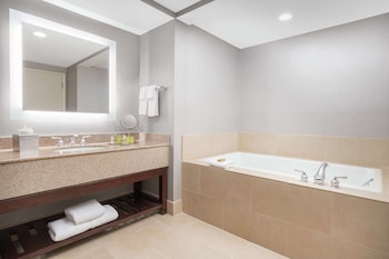 Suite (Parlor)
