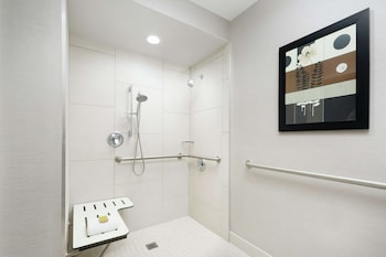 Room, 2 Queen Beds, Roll-in Shower, Non Smoking