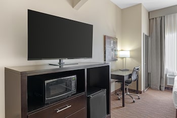 Standard Room, 1 King Bed, Accessible, Refrigerator & Microwave