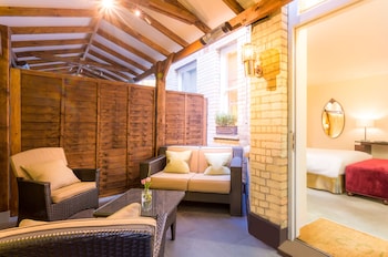 Courtyard Room