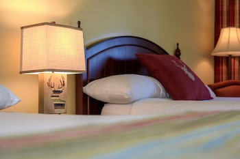 Room, 2 Queen Beds, Resort View (Pavilion)
