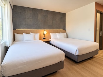Deluxe Room, 2 Double Beds