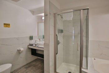 Standard Room, 1 King Bed, Non Smoking, Refrigerator