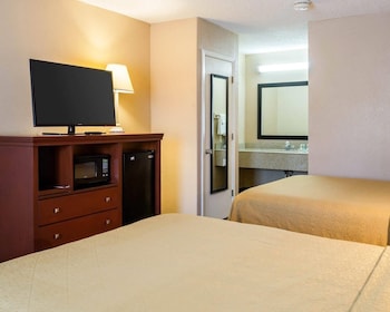 Standard Room, 2 Queen Beds, Smoking