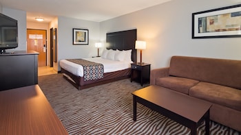 Standard Room, 1 King Bed, Non Smoking, Refrigerator & Microwave