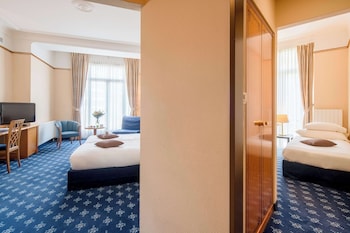 Family Room, Multiple Beds