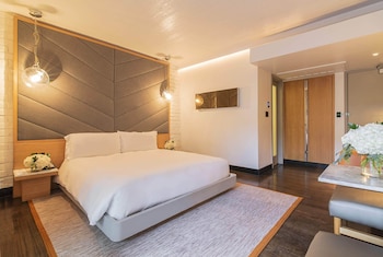 Room (Cabana Building)