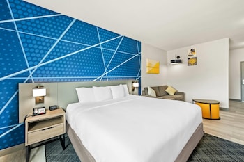 Suite, 1 King Bed with Sofa bed, Accessible, Non Smoking