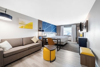 Suite, 1 King Bed with Sofa bed, Accessible, Non Smoking