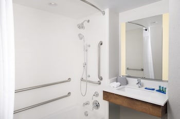 Standard Room, 1 King Bed (Leisure)