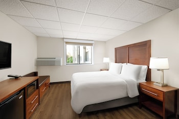 Standard Room, 1 Queen Bed, Transfer Shower (Mobility Accessible)