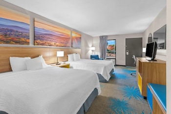 Room, 2 Queen Beds, Non Smoking