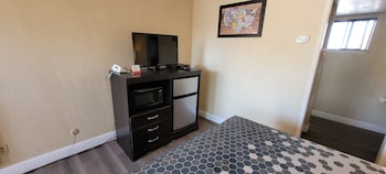 Standard Room, 1 Queen Bed