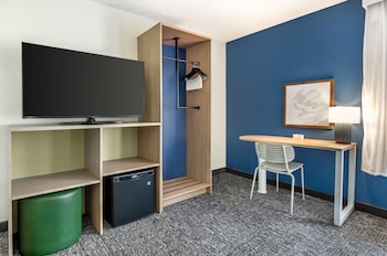 Room, 2 Queen Beds, Accessible (Mobility & Hearing, Roll-in Shower)